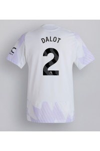 Manchester United Diogo Dalot #2 Jalkapallovaatteet Vieraspaita 2025-26 Lyhythihainen